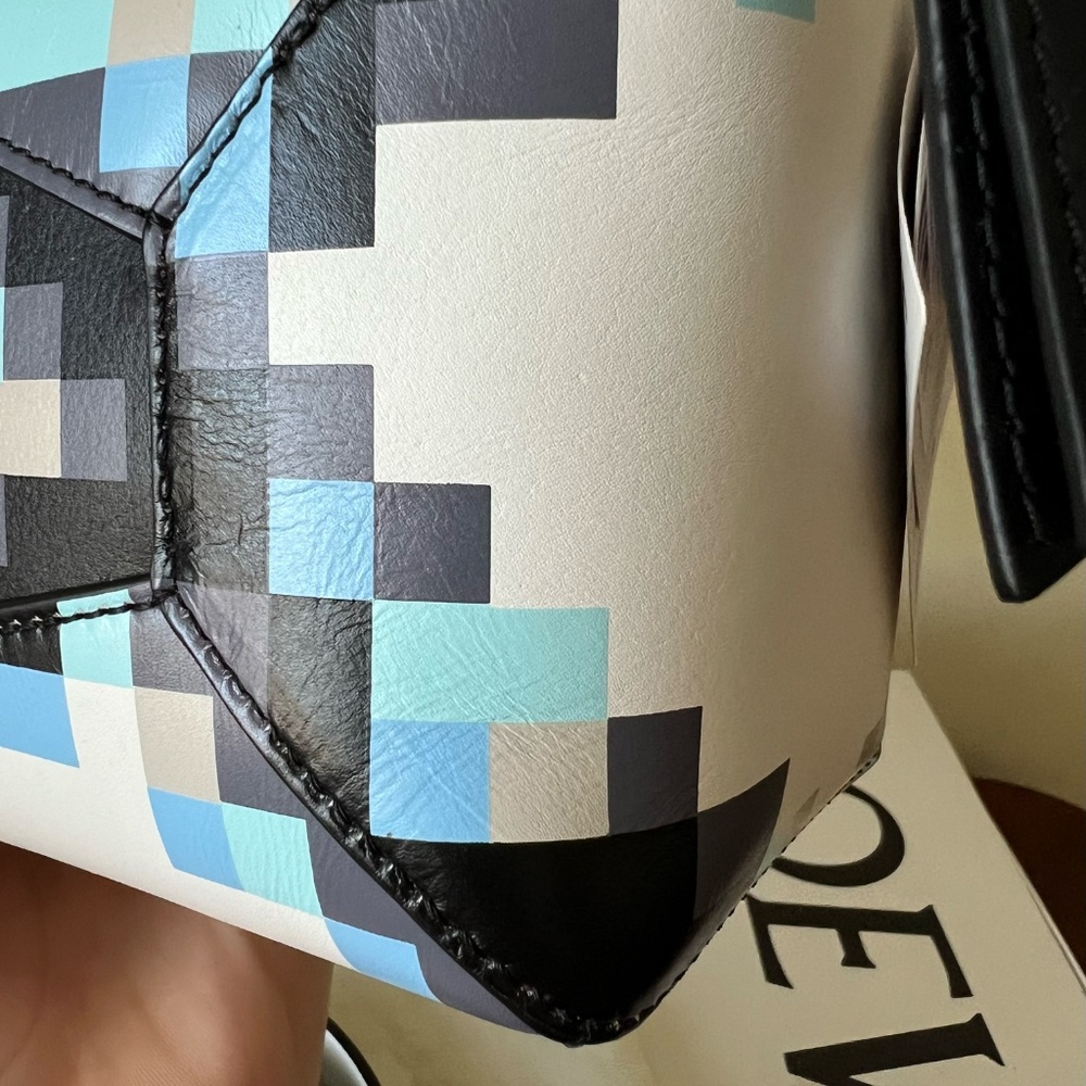 Loewe Small Edge Puzzle from the Pixel Collection - Picture 7 of 9